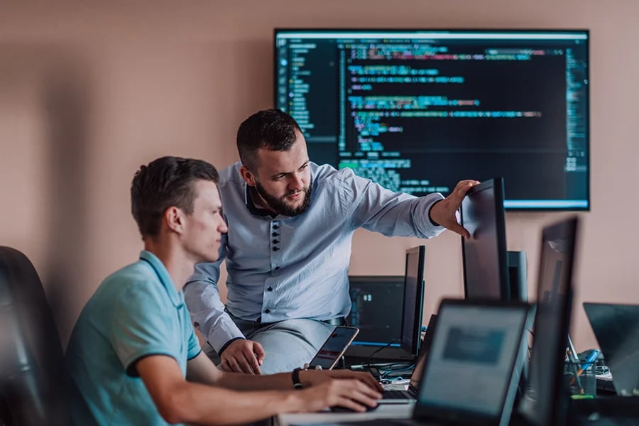 IT-Team bei der ERP-Implementierung